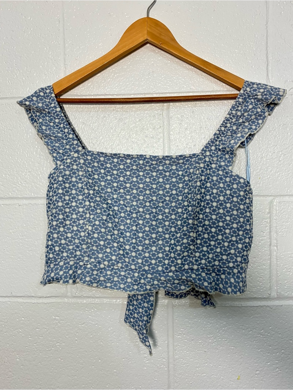 Kirious Anthropologie brand embroidered frilly arm bow tie back crop top size XL